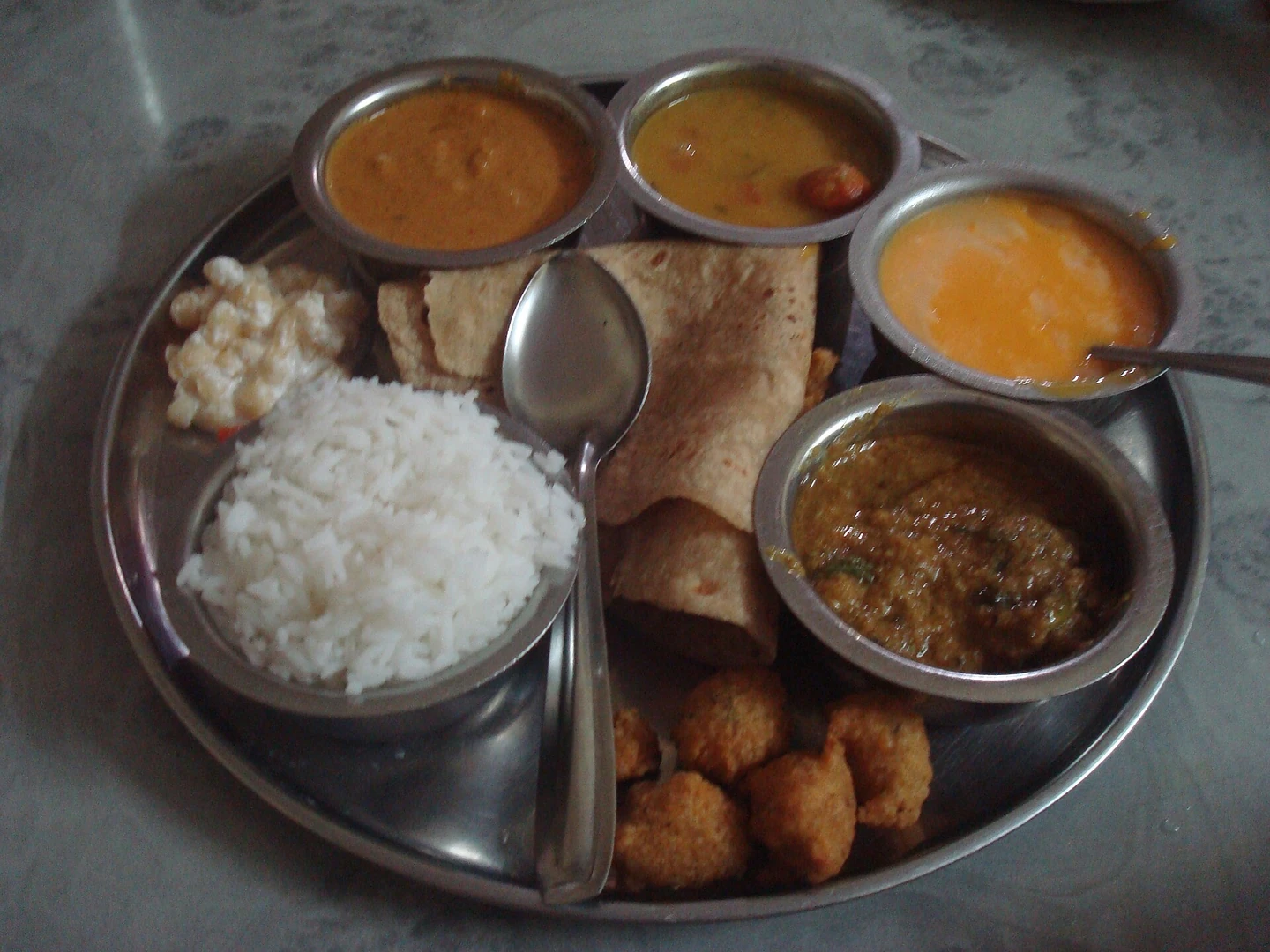 भारतीय घर का विविध भोजन
